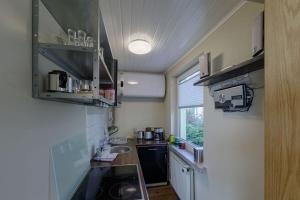 Kuchyň nebo kuchyňský kout v ubytování Hafenhaus Leuchtturm