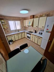 an overhead view of a kitchen with a table and chairs at APARTAMENTO BEATRIZ 2 in Burriana