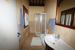 A bathroom at B&B Contarine