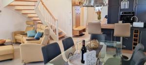 a living room with a glass table and chairs at Reethaus "Dat Lavendelhus" in Zierow