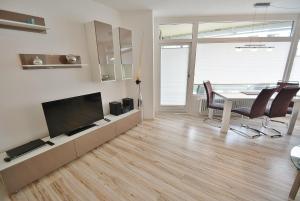 TV a/nebo společenská místnost v ubytování Grömitz-Center Whg 432