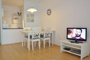 TV a/nebo společenská místnost v ubytování Grömitz-Center Whg 206