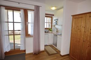 Η κουζίνα ή μικρή κουζίνα στο Ferienresidenz Chiemseestrand - Apartment 7