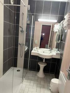 Φωτογραφία από το άλμπουμ του Logis Hôtel du Pont Neuf σε Le Veurdre +28 φωτογραφίες