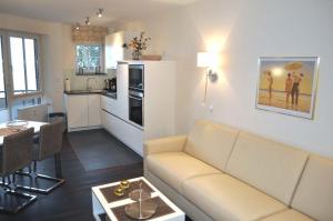 Η κουζίνα ή μικρή κουζίνα στο Residenz Ostseestrand Ferienwohnung Nr 21 Meerblick