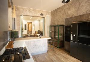Η κουζίνα ή μικρή κουζίνα στο Porto n 3 luxury home - The Fab Stay