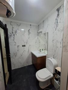 Bilik mandi di Appartement vu sur Mer
