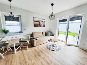 Ruang duduk di Haus Luca - an den Müritzer Küstenwiesen +10 gambar