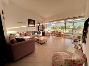 a living room with a couch and chairs and a table at Appartement Bouznika Bay Golf Beach in Bouznika