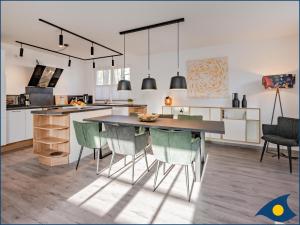 a kitchen with a dining room table and chairs at Fischerdorf Zirchow Seebär in Zirchow