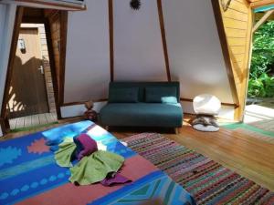 Posezení v ubytování Chalet confortable avec entrée privée à Pointe-Noire