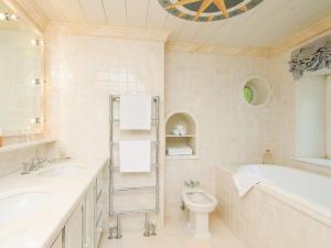 Et badeværelse på Pückdeel von Appartements & Mehr + 9 billeder