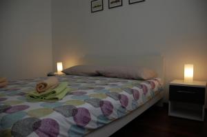 a bedroom with a bed with a hat and two lights at Apartment Spanjol in Banjol