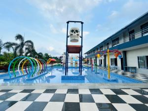 Bazén v ubytování River Splash Resort,Karjat nebo v jeho okolí