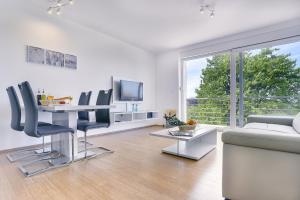 TV a/nebo společenská místnost v ubytování Apartments Vea