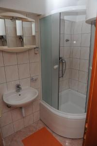 Koupelna v ubytování Apartments Neda