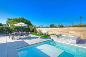 La pileta dentro o cerca de Immaculate 3 BDR in Oceanside - Private Pool & Spa