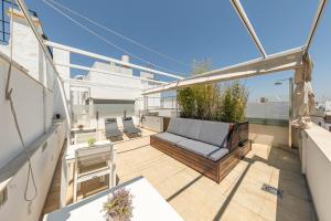 A balcony or terrace at Stay U-nique Apartments Eslava