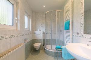 Ένα μπάνιο στο Ferienhaus Lieku