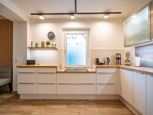 Η κουζίνα ή μικρή κουζίνα στο Ferienhaus Amica +24 φωτογραφίες