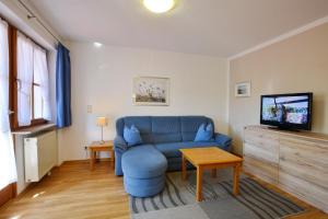 TV a/nebo společenská místnost v ubytování Ferienresidenz Chiemseestrand - Apartment 10