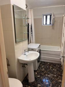 Ένα μπάνιο στο Alba Stay Apartaments