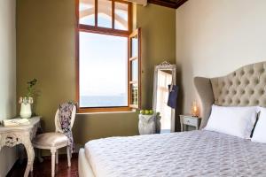 Ein Bett oder Betten in einem Zimmer der Unterkunft A for Art Hotel