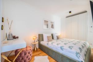 Postel nebo postele na pokoji v ubytování Villa Chloe Binz - App 1 am Kurpark, Binz Exquisit