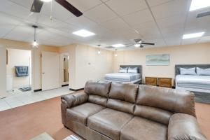 Afbeelding uit fotogalerij van Cozy Studio in Fredonia with Shared Outdoor Space! in Fredonia