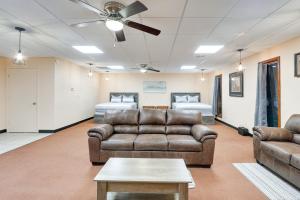 Afbeelding uit fotogalerij van Cozy Studio in Fredonia with Shared Outdoor Space! in Fredonia