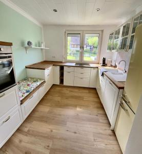 Kuchyň nebo kuchyňský kout v ubytování Ferienwohnung Hohenstein