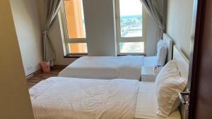 King Abdullah Economic Cityにあるمدينه الملك عبدالله الاقتصاديه- سمكه فيو 4 غرف عوائل فقطのギャラリーの写真