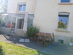 Bygningen som feriehuset ligger i + 6 billeder