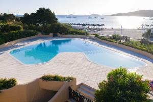 Hồ bơi trong/gần Princes Apartment PortoCervoBEACH con accesso diretto in spiaggia Piccolo Pevero