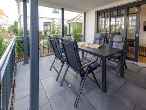 a patio with a table and chairs on a balcony at Villa Beatrice - Wohnung 01 in Binz