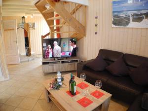 a living room with a couch and a tv at Ferienhaus Sonnenblume in Baabe in Baabe