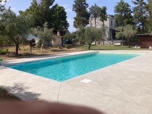 Πισίνα στο ή κοντά στο Noravilla con piscina fra mare e montagne