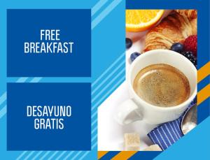 una tazza di caffè accanto a un piatto di cibo per la colazione di GRAND CARIBE STUDIOS and SUITES playa LOS CORALES a Punta Cana