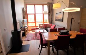 Χώρος καθιστικού στο Les Arcs Résidence Les Monarques by Leavetown Vacations