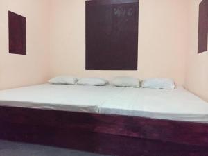 Postel nebo postele na pokoji v ubytování Kothmale inn by kandy homes
