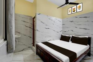 Hotel O RR Residency客房内的一张或多张床位