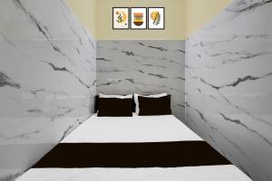 Hotel O RR Residency客房内的一张或多张床位