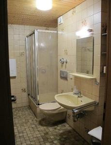 a bathroom with a shower and a toilet and a sink at Ferienwohnung Promenadenweg Nesselwang 10-2 in Nesselwang