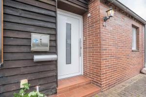 a door to a brick house with a handicapped entrance at Stedesdorf, Ferienwohnung '9 und 40' in Stedesdorf