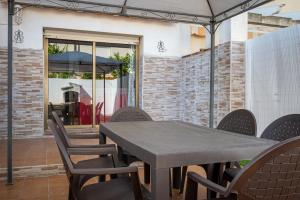 Φωτογραφία από το άλμπουμ του AT040 Casa con piscina comunitaria a 10 min de la playa natural Els Muntanyans σε Torredembarra