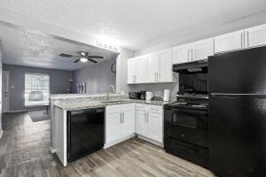 Η κουζίνα ή μικρή κουζίνα στο Pioneer Creek 404a I 2 Bed 15 Bath