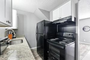 Η κουζίνα ή μικρή κουζίνα στο Pioneer Creek 604-07 I Spacious 1 Bed 1 Bath