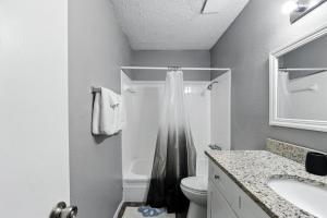 Ένα μπάνιο στο Pioneer Creek 604-07 I Spacious 1 Bed 1 Bath +9 φωτογραφίες