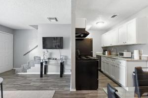 Η κουζίνα ή μικρή κουζίνα στο Pioneer Creek 608-08 I Spacious 1 Bed 1bath