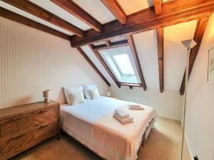 En eller flere senge i et værelse på L'Ecrin du Lac, proche des stations de ski les Aravis